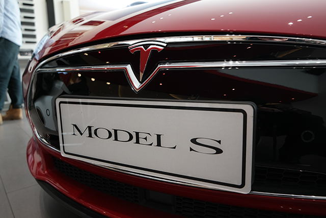 特斯拉modely自动驾驶试驾视频,试驾特斯拉models高性能版车重