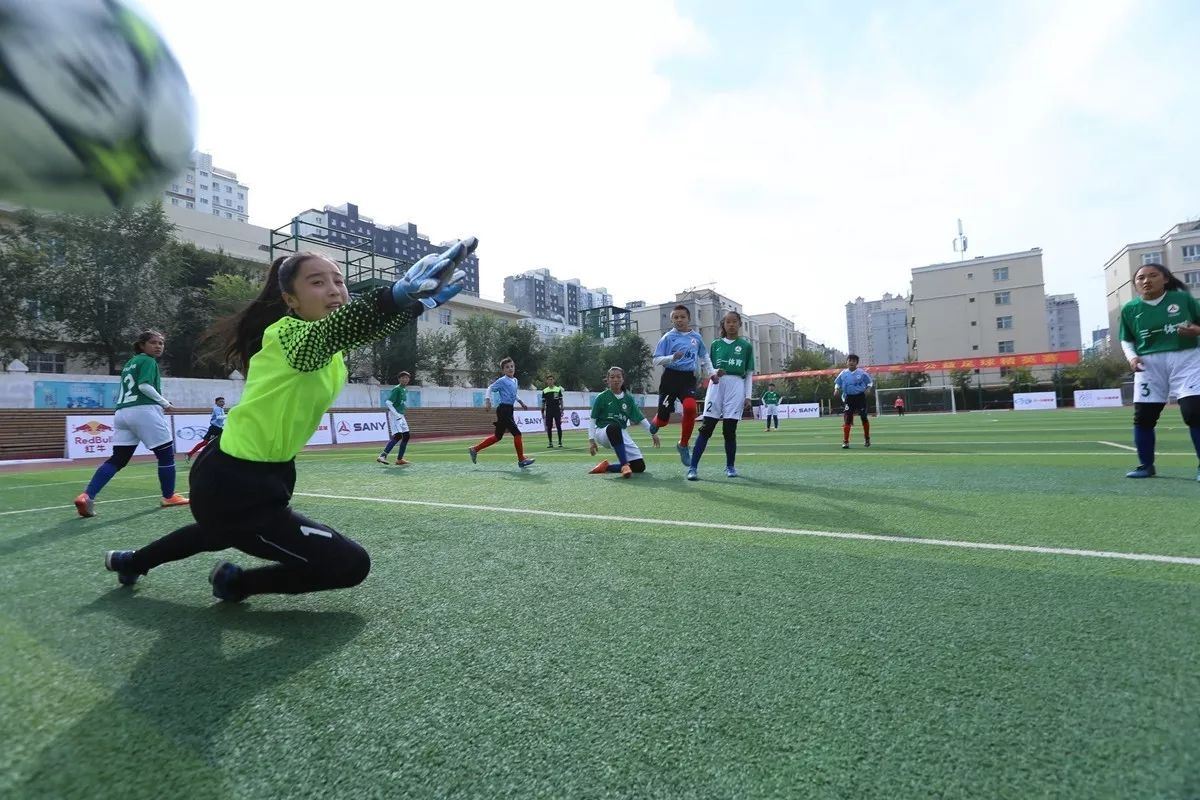 梅西禁区推射制胜门将,12岁的梅西强吗