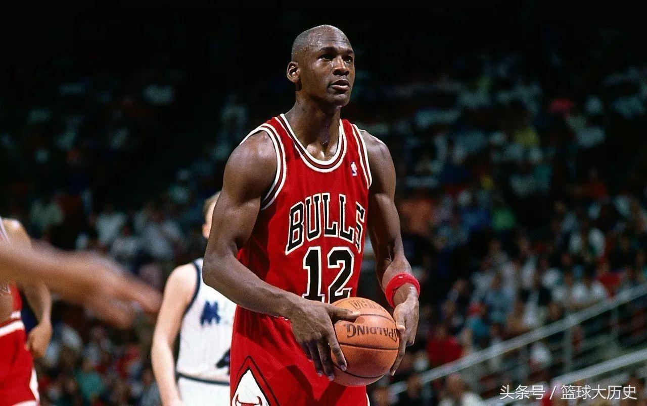 乔丹第一次复出球衣号码,乔丹穿12号球衣砍下49分