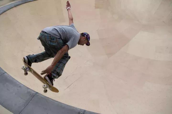 一件t恤才400,supreme经典款t恤