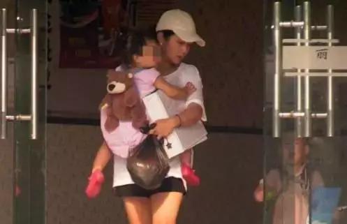 七宝哭何洁完整版,何洁照顾七宝