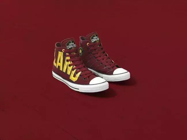 我的天,匡威居然把球衣裁开做了鞋面!