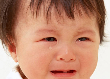 宝宝发烧吓的大哭,宝宝发烧会突然吓一跳怎么处理