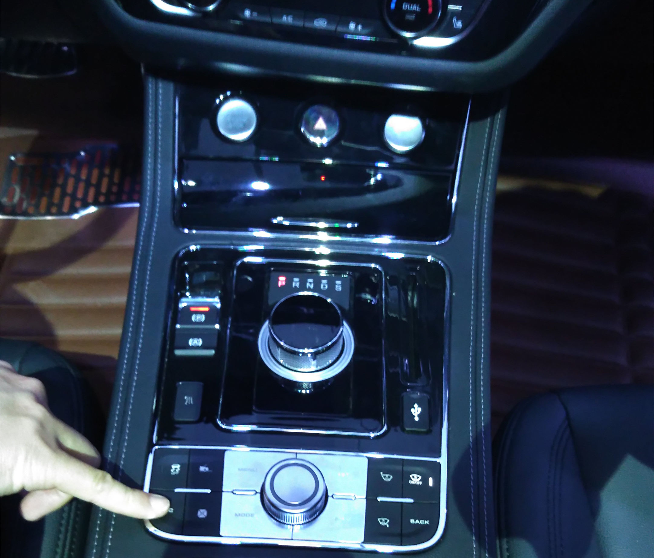 众泰t600运动版中控怎么下软件,众泰t600运动版图解