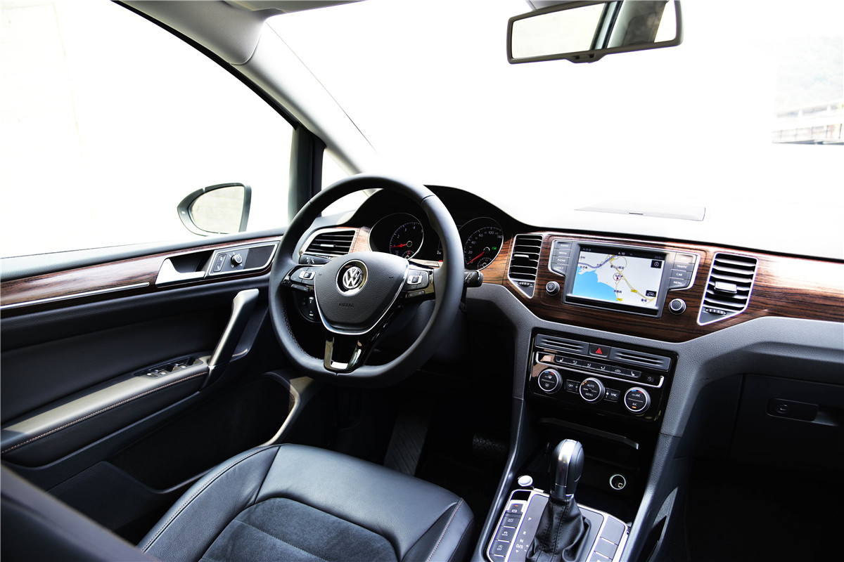 高尔夫嘉旅比高尔夫大多少,高尔夫与高尔夫嘉旅有什么区别