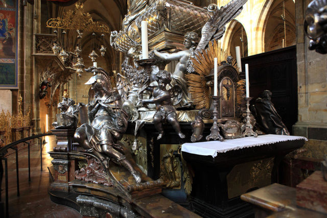 别光顾着听歌了，来看看布拉格吧