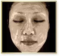 用化妆棉擦水乳,用手拍水和化妆棉