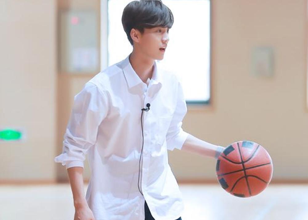 1米78摸篮筐要跳多高,1米78摸高挑战