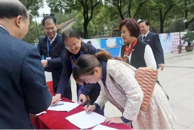 数千嘉宾、校友共赏武汉市四十九中人文探索60年