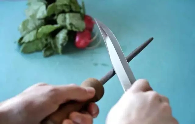 菜刀用久了越来越钝？学会这些小技巧，马上变得锋利无比十分实用