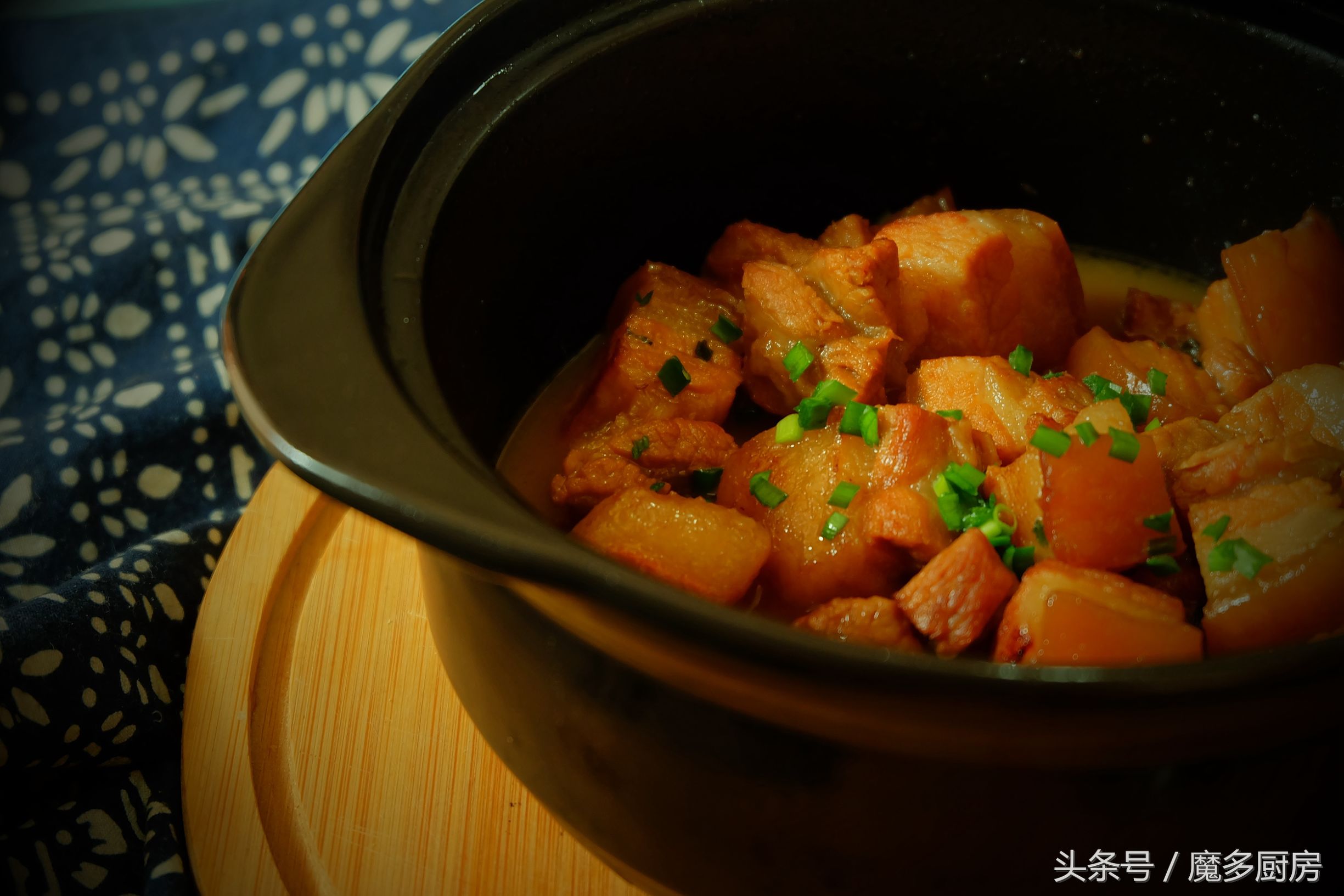 砂锅炖五花肉好吃吗,砂锅炖白菜豆腐香菇土豆五花肉