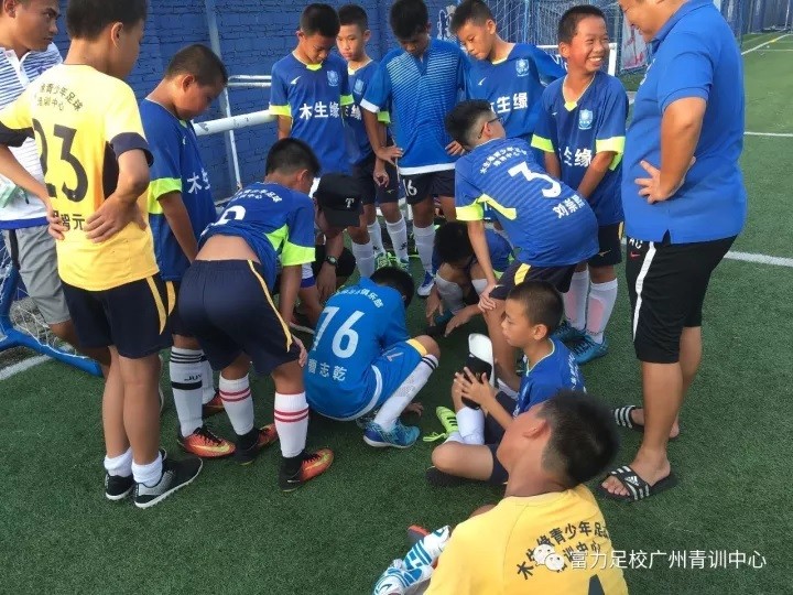 富力青年足球拉练,富力足球学院训练