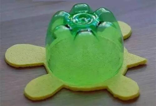 饮料瓶子底为什么不平,饮料瓶底为什么不是平的