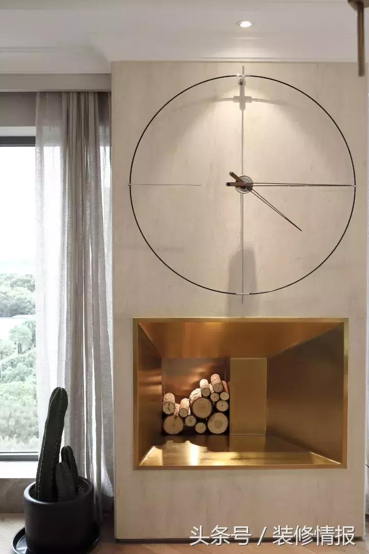 她家竟然有两个衣帽间、两个厨房！