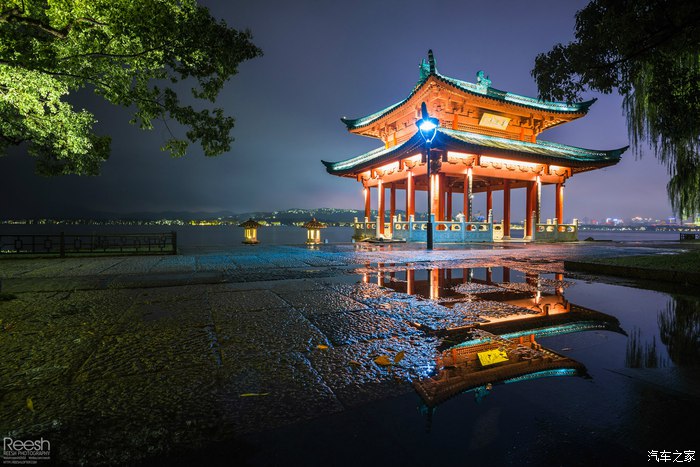 宝马X6，不谈性能如何！自驾遇上大雨还被拍成大片，颜值绝对够！