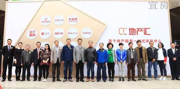 一帮媒体人,今天在莱茵春天被*攻围**,都要哭了~~