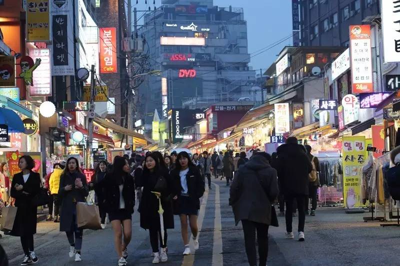 这里可能是唯一能够满足你吃到巨无霸海鲜和偶遇Runningman的地方了！