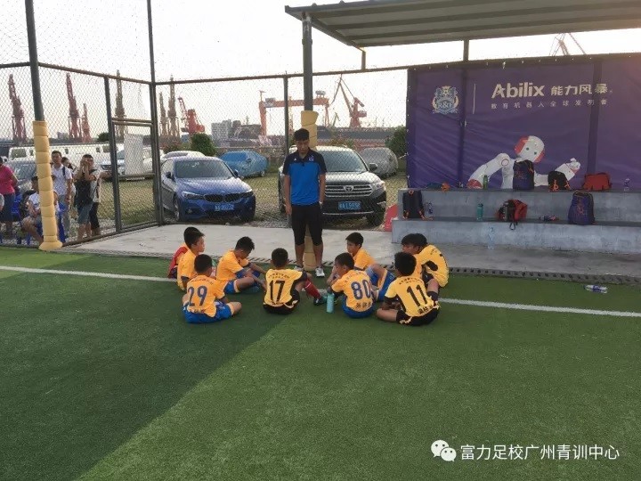 富力青年足球拉练,富力足球学院训练