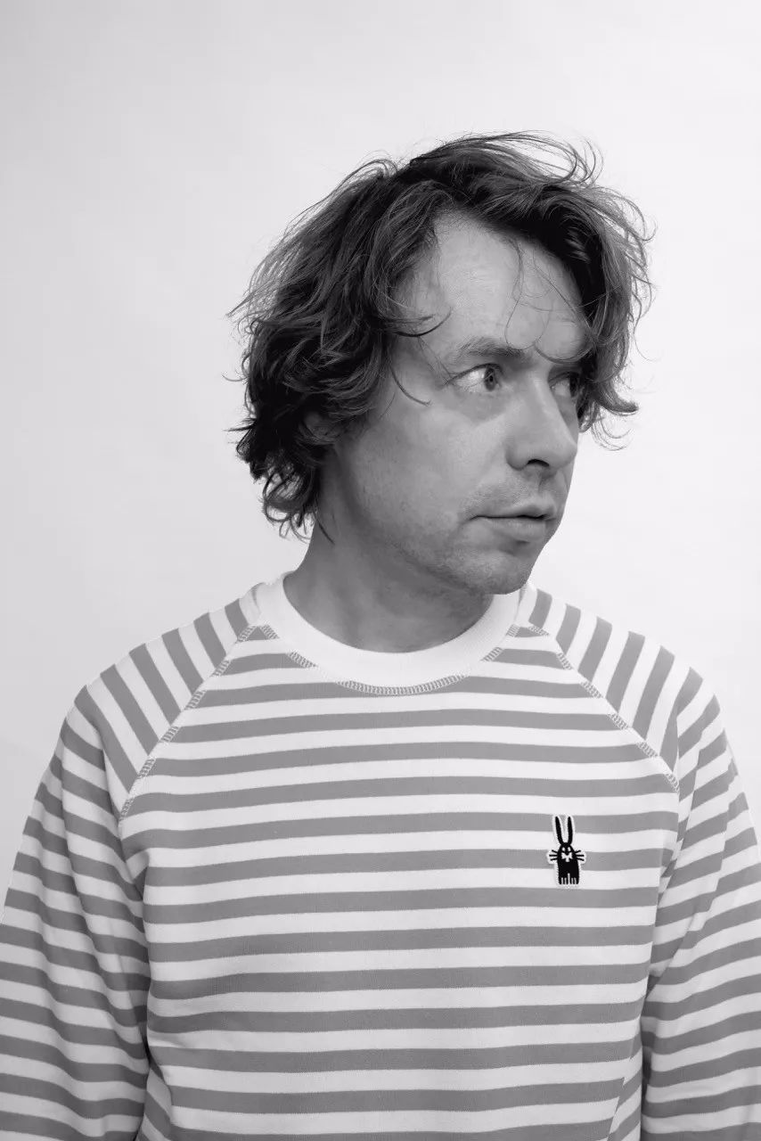 驼色条纹毛衫搭配,条纹长袖毛衣怎么穿