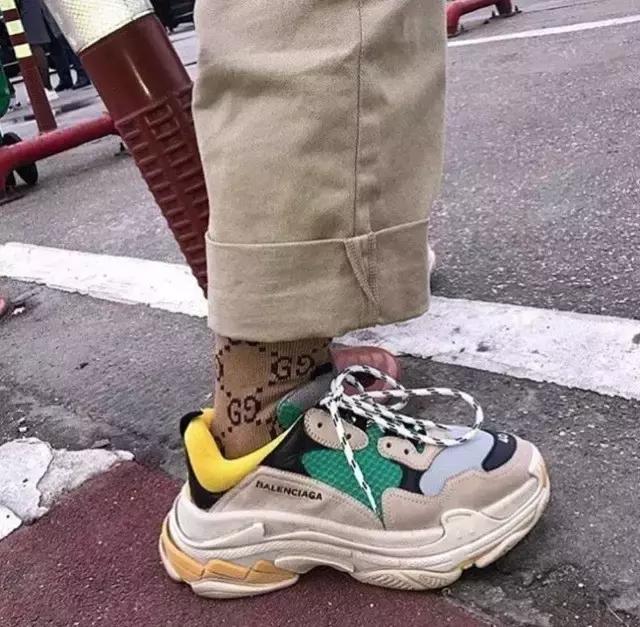 好想跟男朋友抢sneaker穿喔