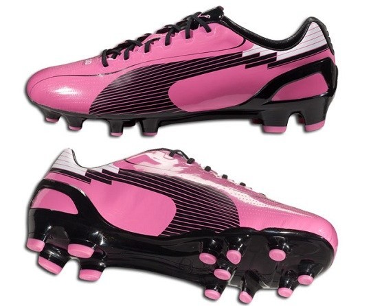 粉色足球鞋高帮全部都是粉红的,好看且实战好的足球鞋