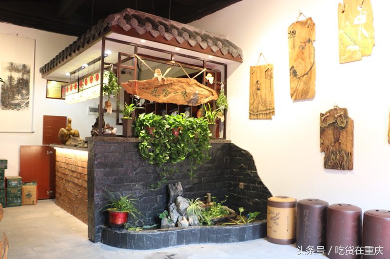 大气！这家茶会所的茶台全是老船木所制，老板估计身价上千万