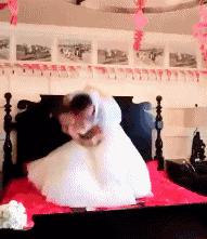 gif：孩子们，你们想知道第一个人是怎样出现的吗？