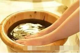 用艾草洗头怎么感觉头皮痛,用艾草水洗头头痒的原因