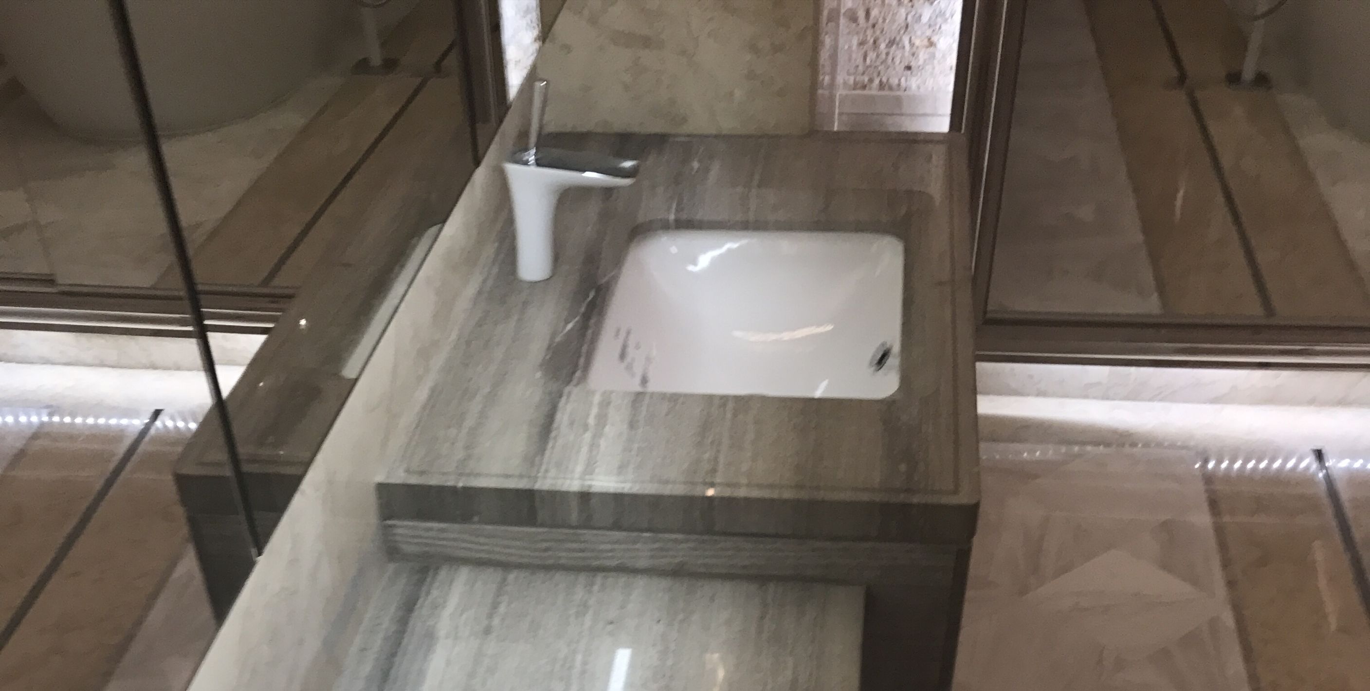 厨房洗手台台面积水怎么解决,洗手池台面积水小妙招