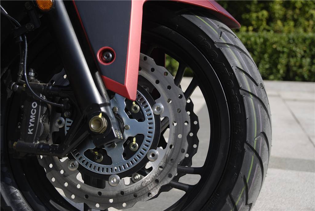 光阳400赛艇纪念版和普通版区别,光阳赛艇400对比宝马c400x