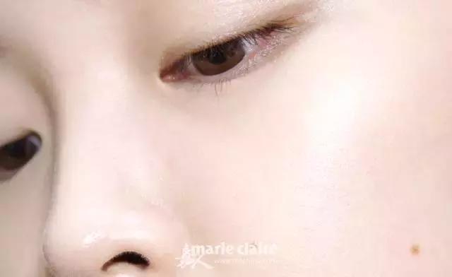 就用30块钱狂收当季爆款彩妆，“带货”女王们的梳妆台超魔性！