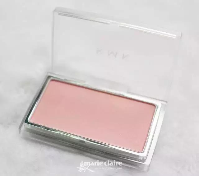 就用30块钱狂收当季爆款彩妆，“带货”女王们的梳妆台超魔性！