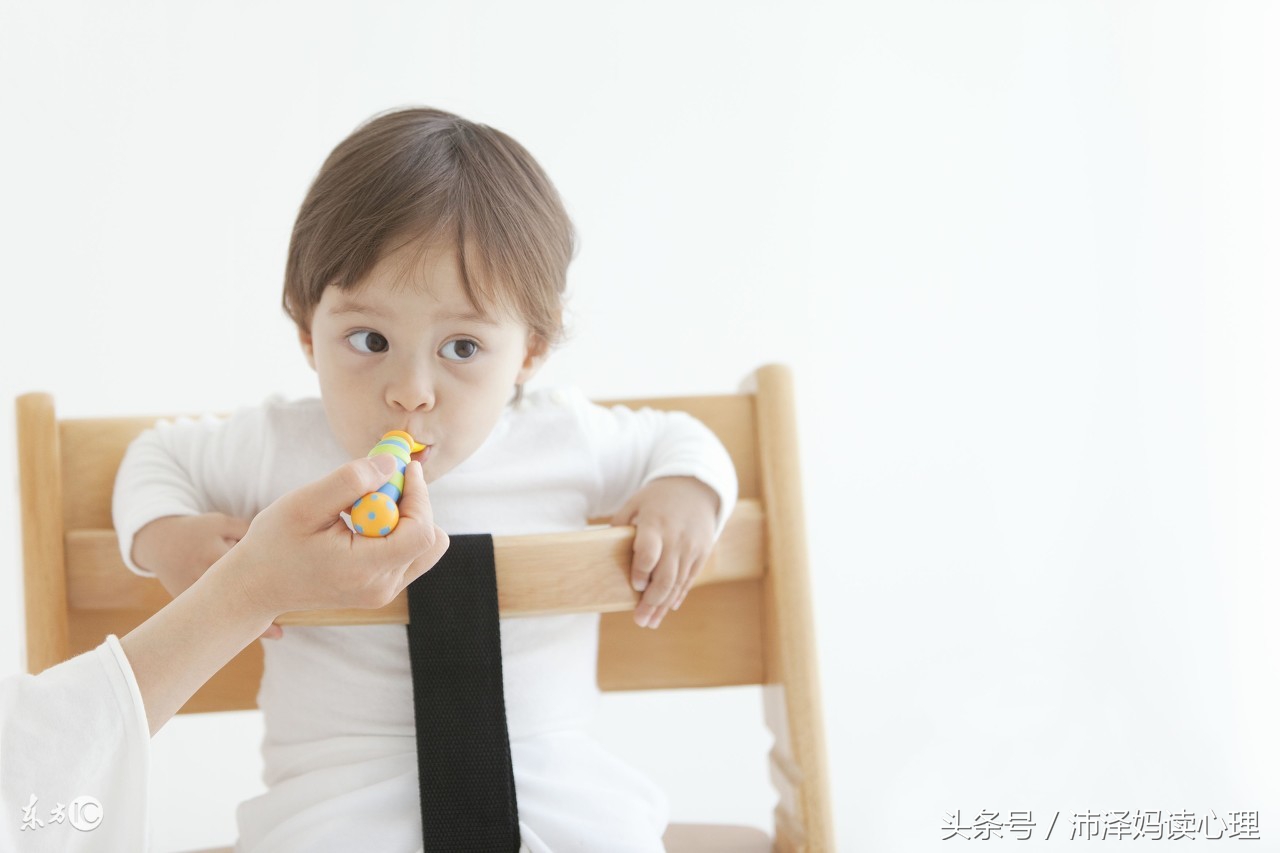 十个月的宝宝吃辅食就吐怎么回事,8个月宝宝吃辅食吐是什么原因