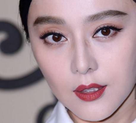 冬天卡粉怎么办？范冰冰都搞不定的事，我搞定了！