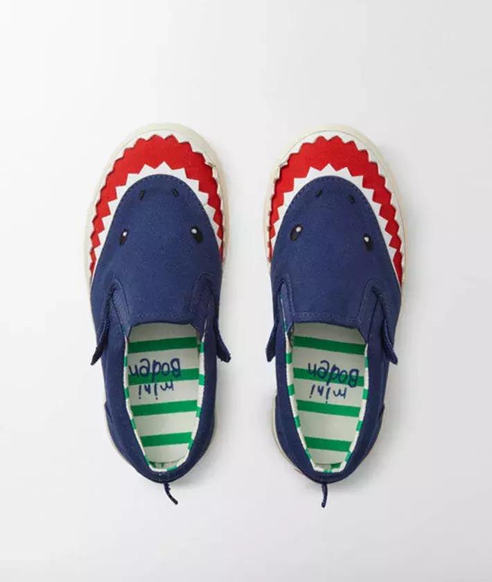 小孩的鞋子今年的新款,孩子的鞋都小了