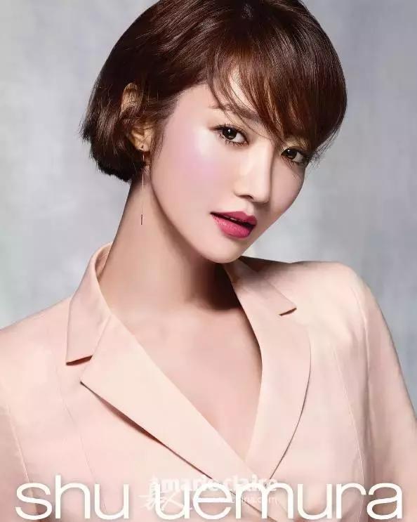 就用30块钱狂收当季爆款彩妆，“带货”女王们的梳妆台超魔性！