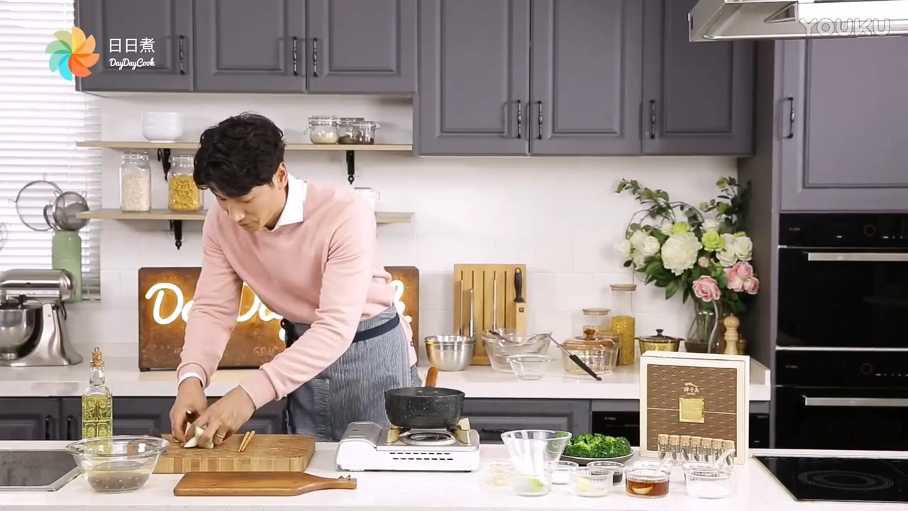 张亮参加的厨艺综艺节目,张亮厨艺中餐厅