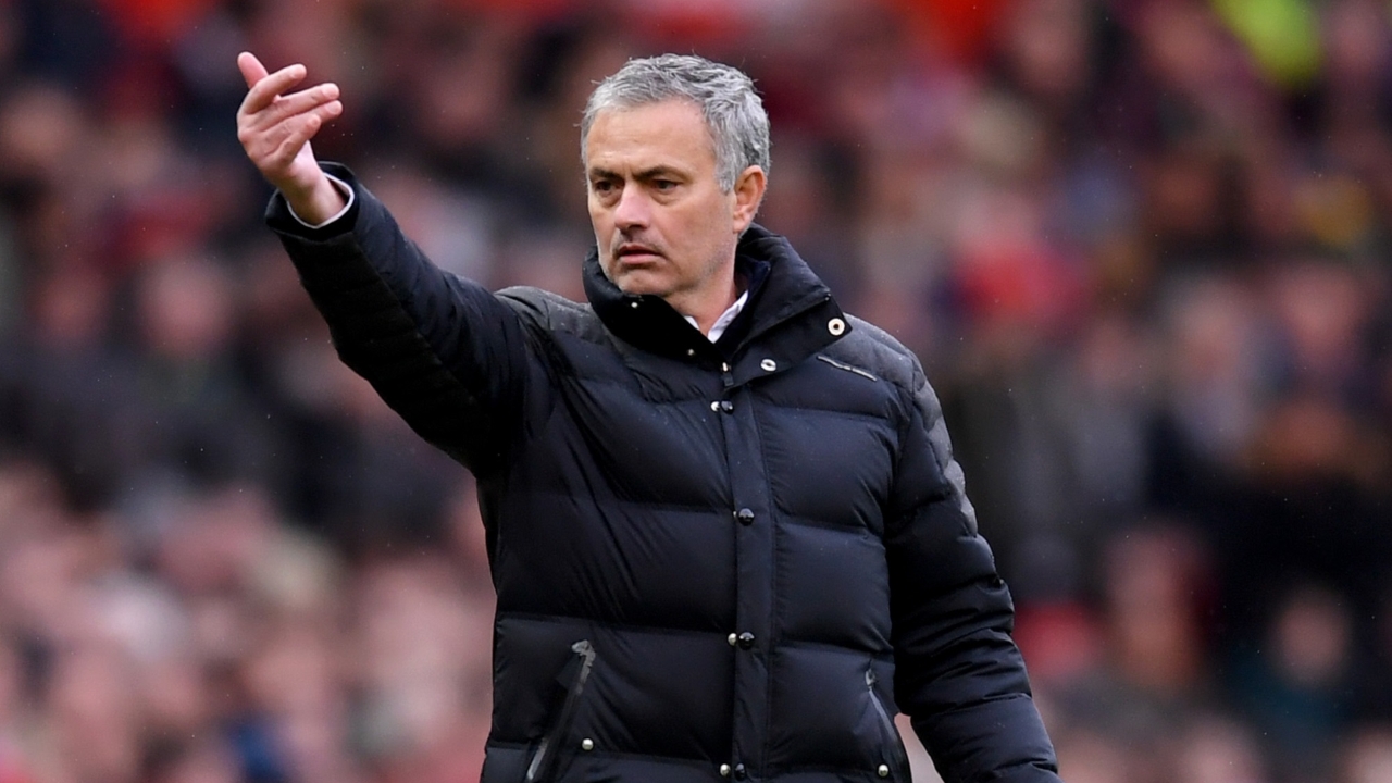 曼联穆里尼奥短板,曼联索尔斯克亚摆大巴