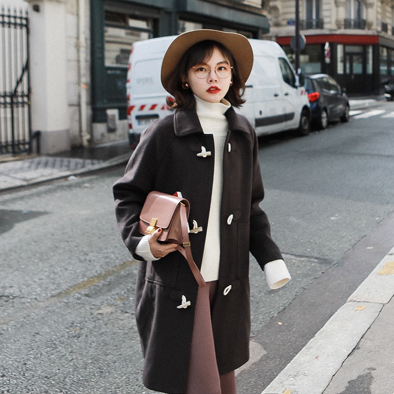 牛角扣大衣怎么搭配减龄,减龄牛角扣羊绒大衣