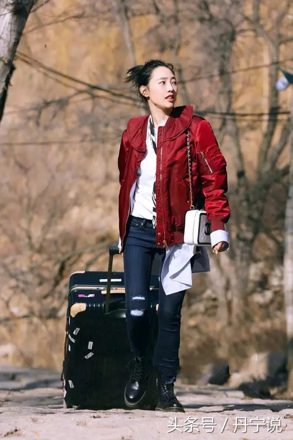 白百何白色衬衫黑色休闲裤活动,白百何人品