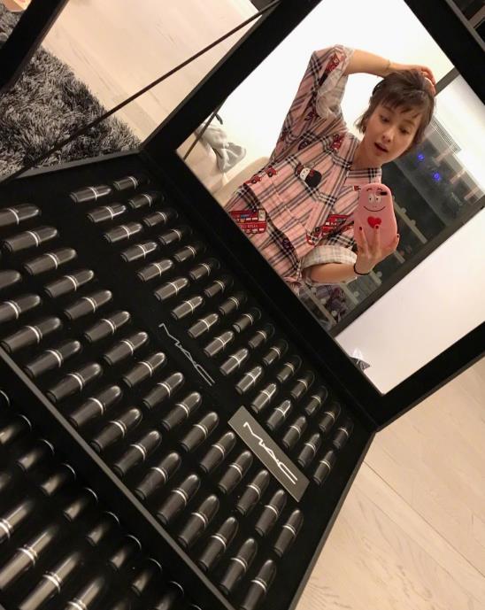 与收到LV圣诞树的她比,网友说:你们别出来自讨没趣了!