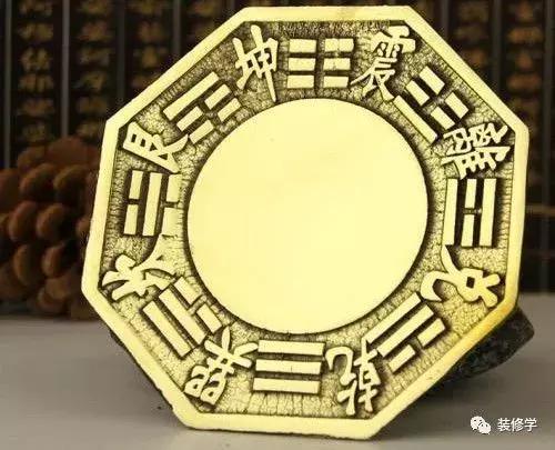 镜子对着大门如何化解,镜子必须对着门有什么办法