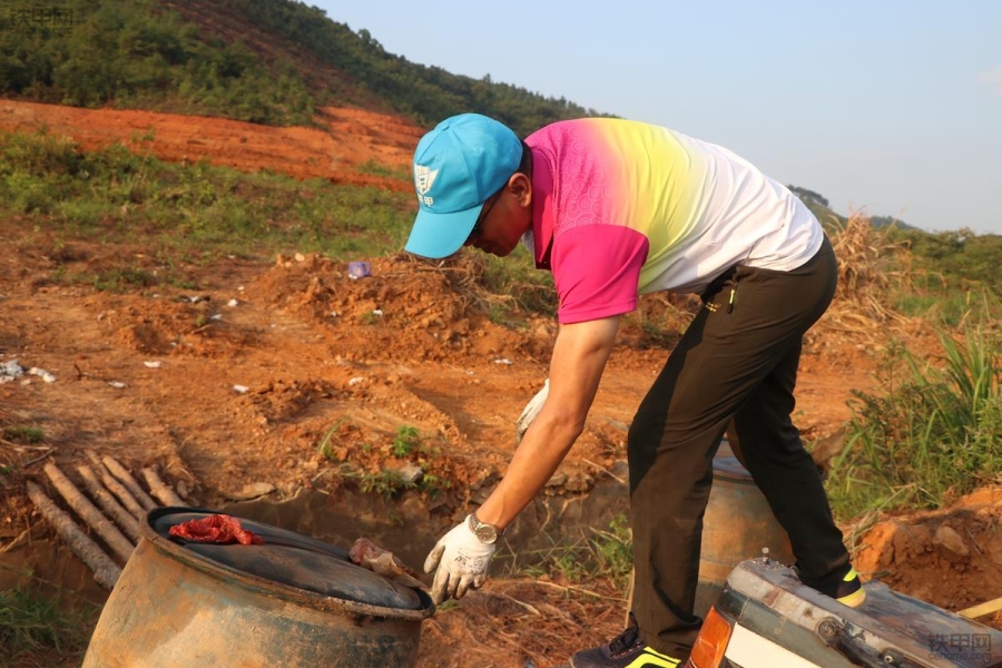买台挖掘机一年能赚钱吗,沃尔沃挖掘机翻新修复全过程