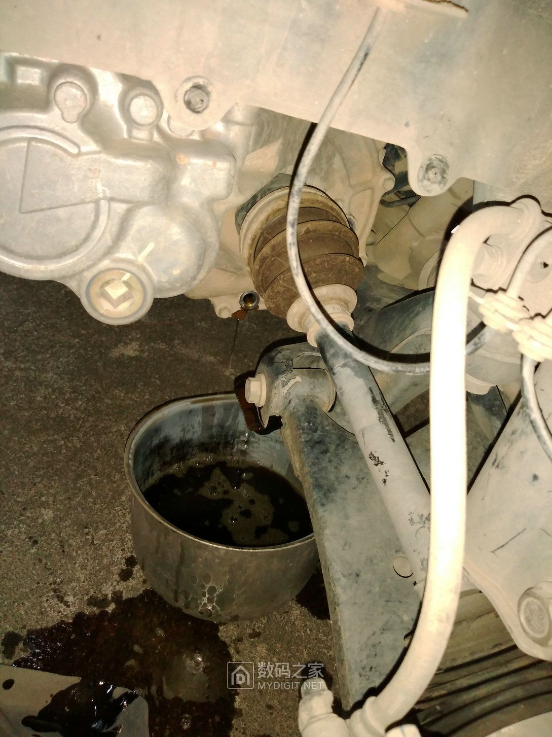 汽车手动变速箱齿轮油的更换教程,保养汽车更换变速箱机油吗