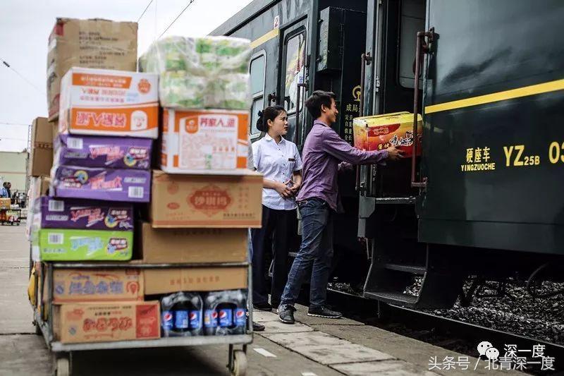 全中国最便宜的火车：票价2元起22年未涨，山羊和鸡群都能上车