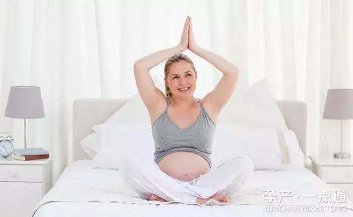 孕妇怎么睡才是正确睡姿,孕妇侧趴着睡觉姿势