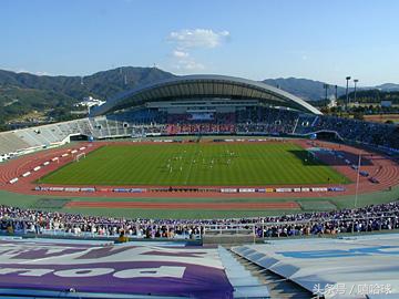 俱乐部都要建专业球场?看看日本J1联赛的球场,还是老实搞青训吧