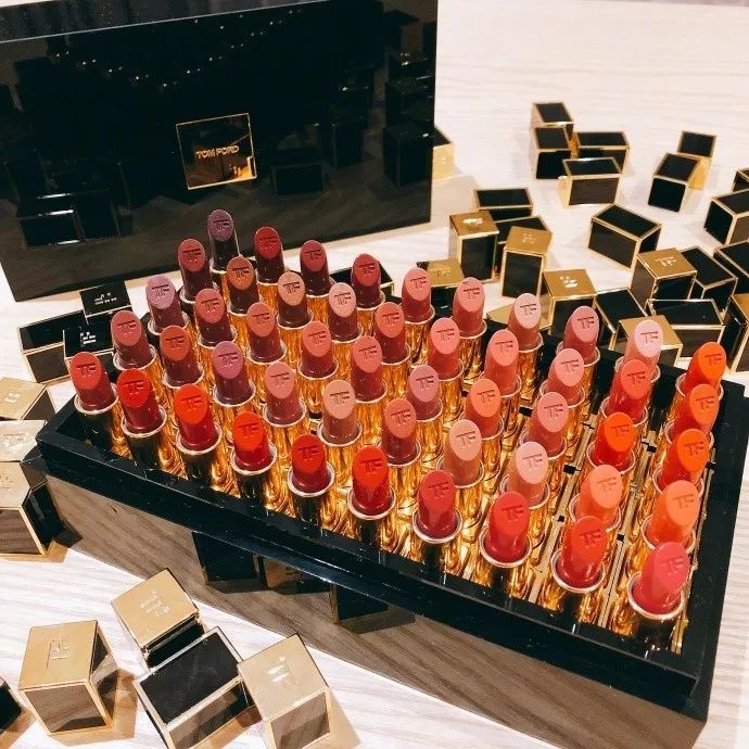 羡慕吴昕一下子就收到了100多支MAC*弹子**头