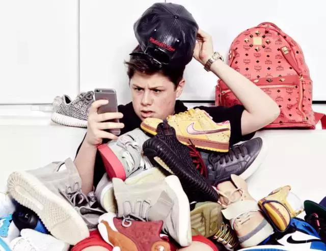 可能你手上的Supreme正是来自美国10几岁排队*党**!