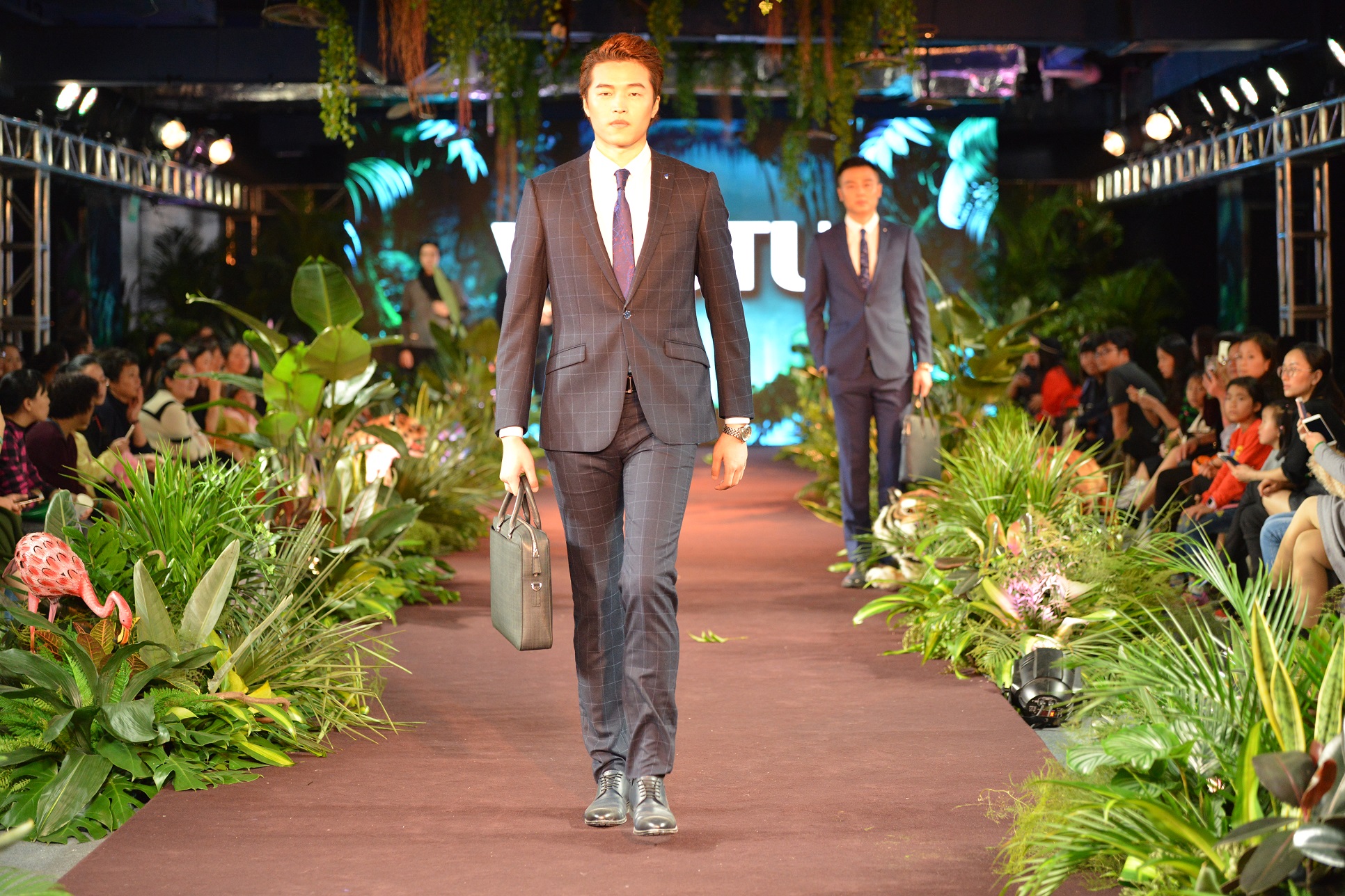 秋冬潮牌爆款穿搭,顶级潮牌秋冬穿搭